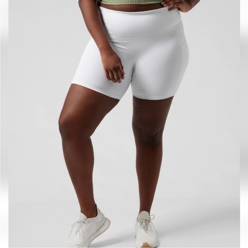 Athleta Stash II 7” Short